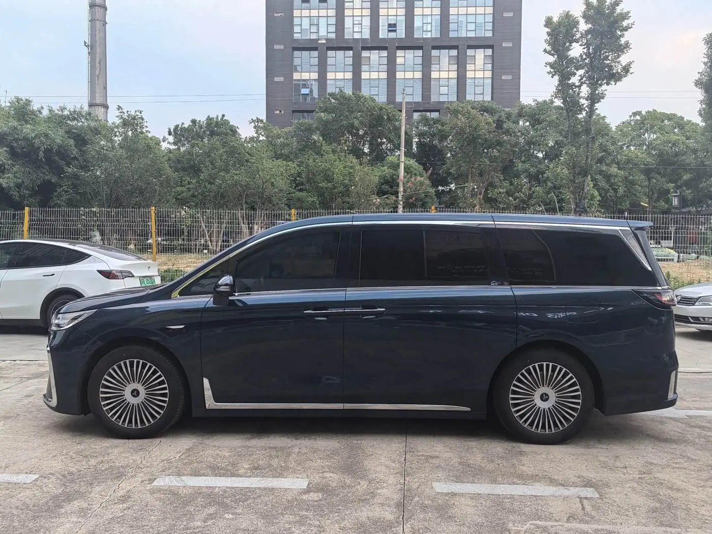 Voyah Auto Voyah Dreamer 2025 — ფოტო 17/20