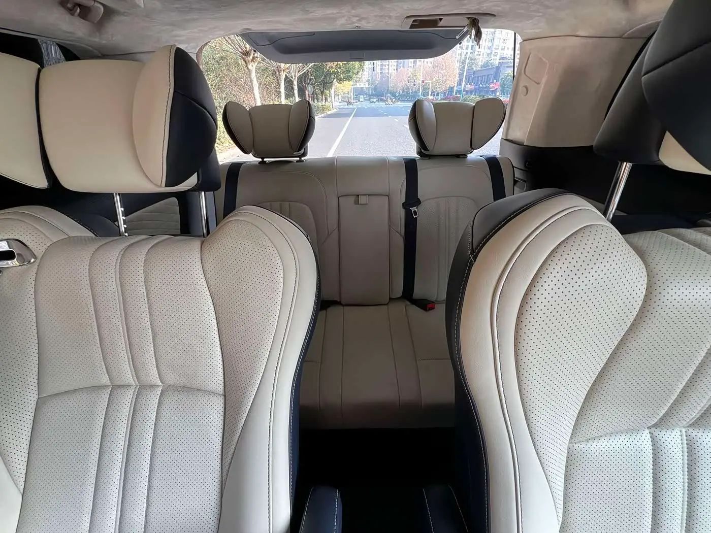 Toyota Alphard 2012 — Photo 13/18