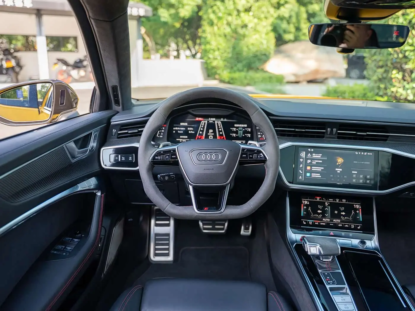 Audi RS 6 2023 — Фото 17/18