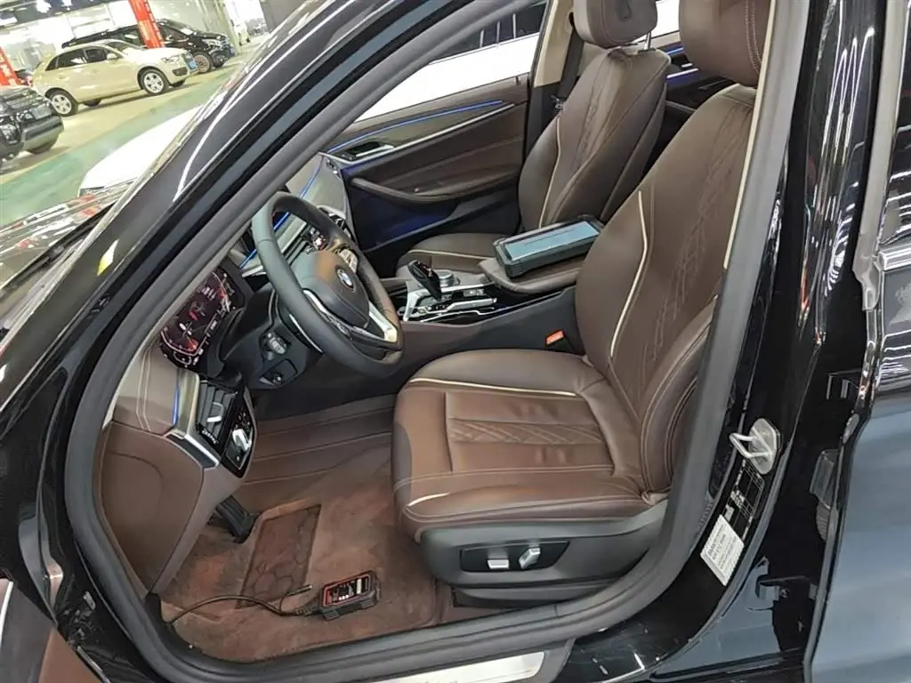 BMW 5 Series 2020 — Фото 15/20