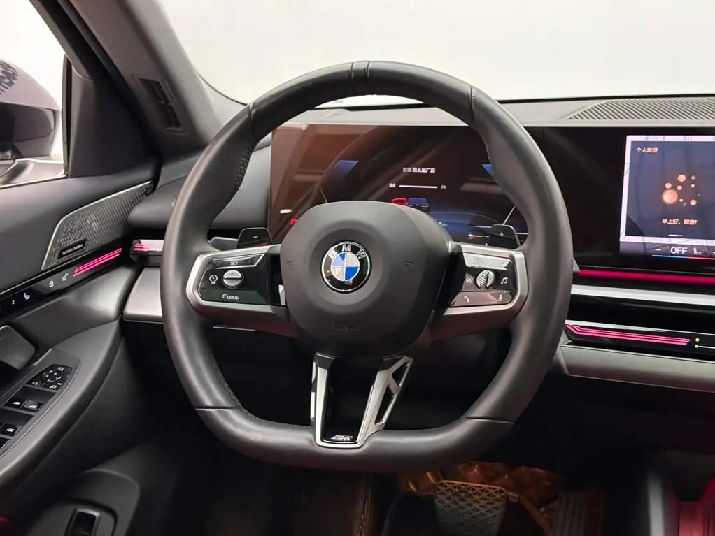 BMW 5 Series 2024 — Photo 12/16