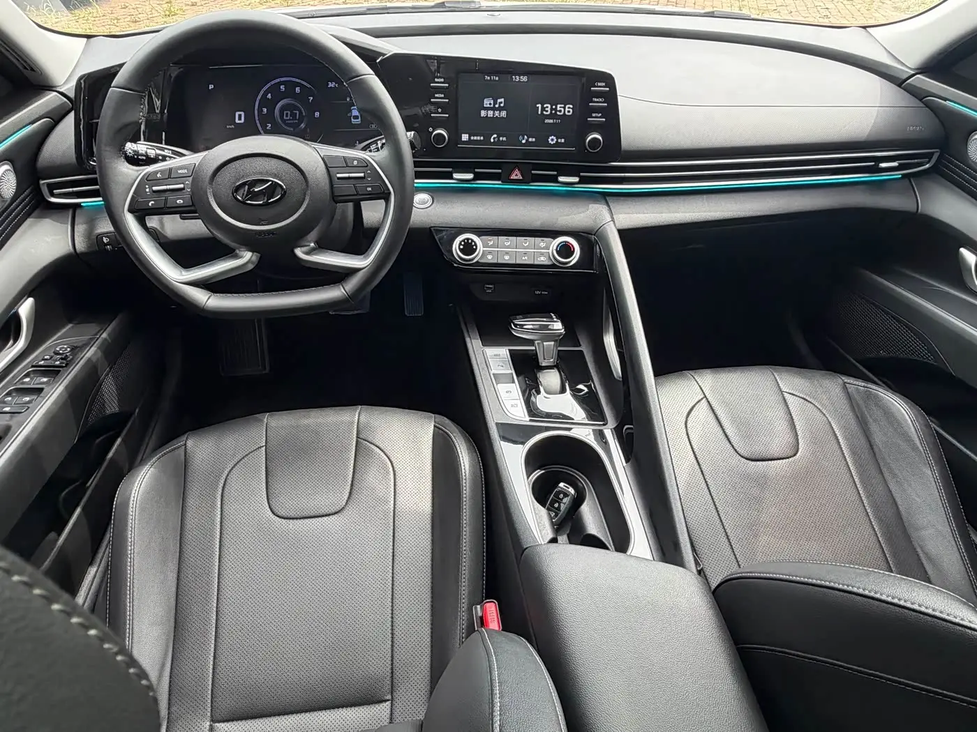 Hyundai Elantra 2023 — Photo 9/15