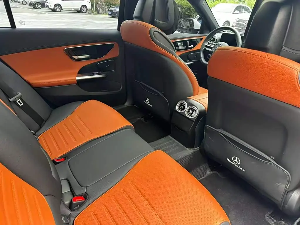 Mercedes-Benz C-Class 2025 — Photo 17/19
