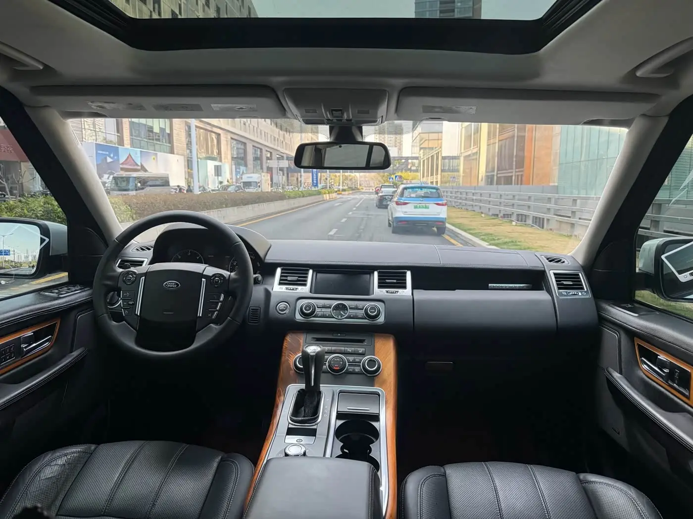 Land Rover Range Rover Sport 2011 — Photo 14/18