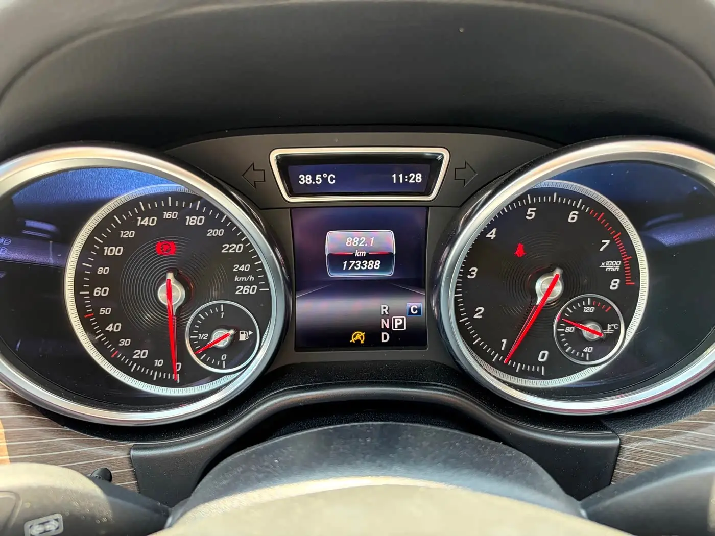 Mercedes-Benz GLE 2018 — Photo 10/20