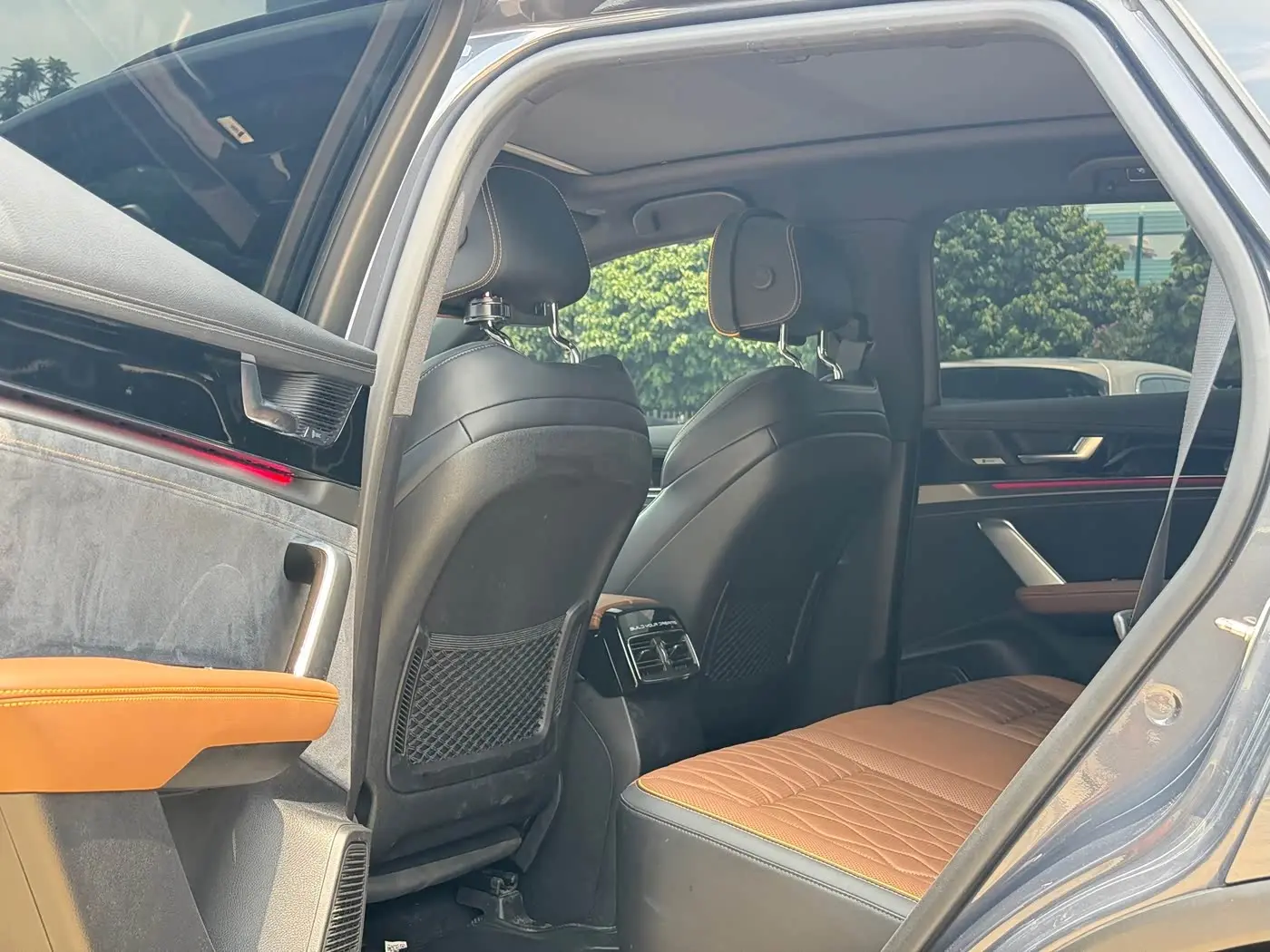 BYD Tang New Energy 2023 — Photo 10/17