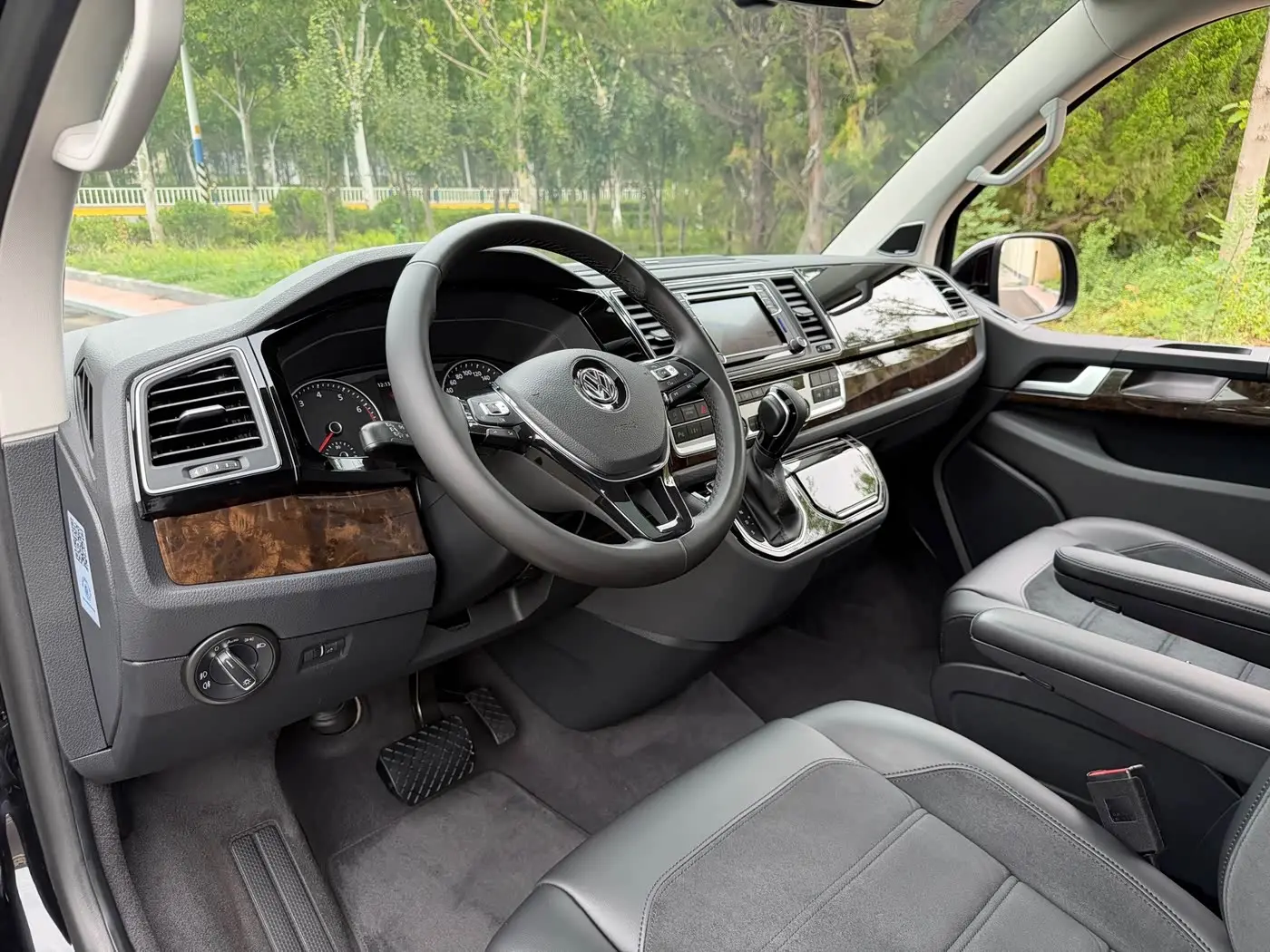Volkswagen Multivan 2017 — Фото 17/20