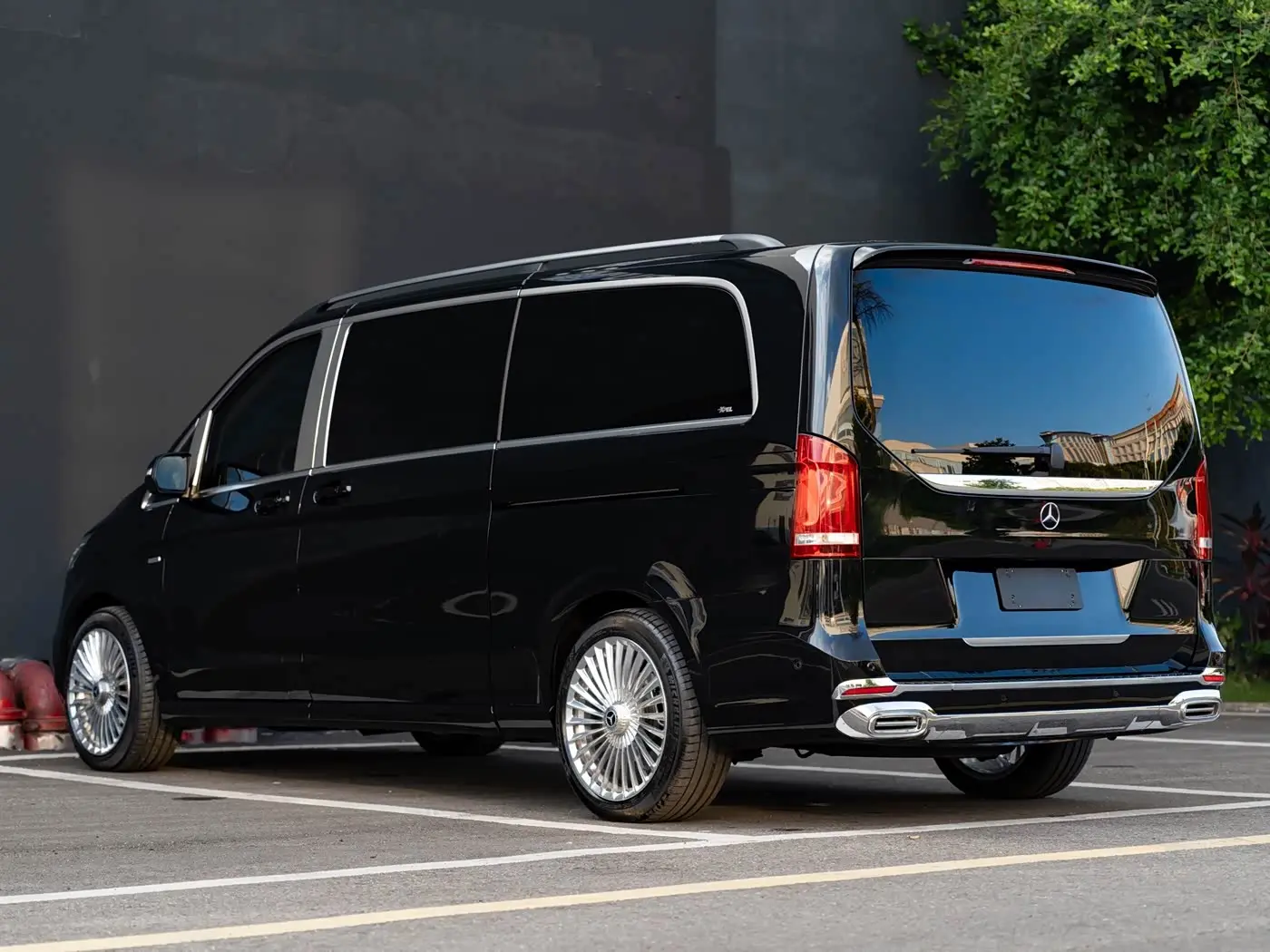 Mercedes-Benz V-Class 2024 — Фото 14/16