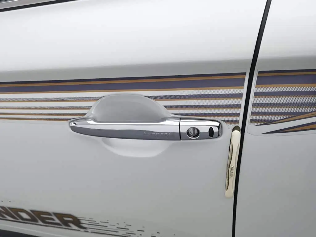 Mitsubishi Outlander 2020 — Photo 18/20