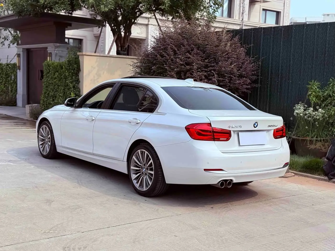 BMW 3 Series 2019 — Фото 10/12