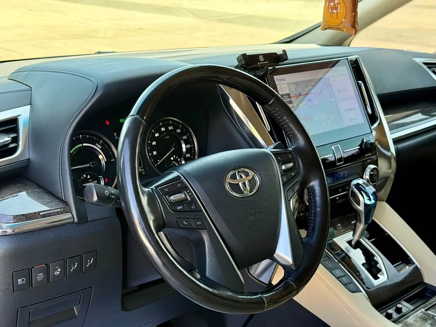 Toyota Alphard 2021 — Photo 7/17