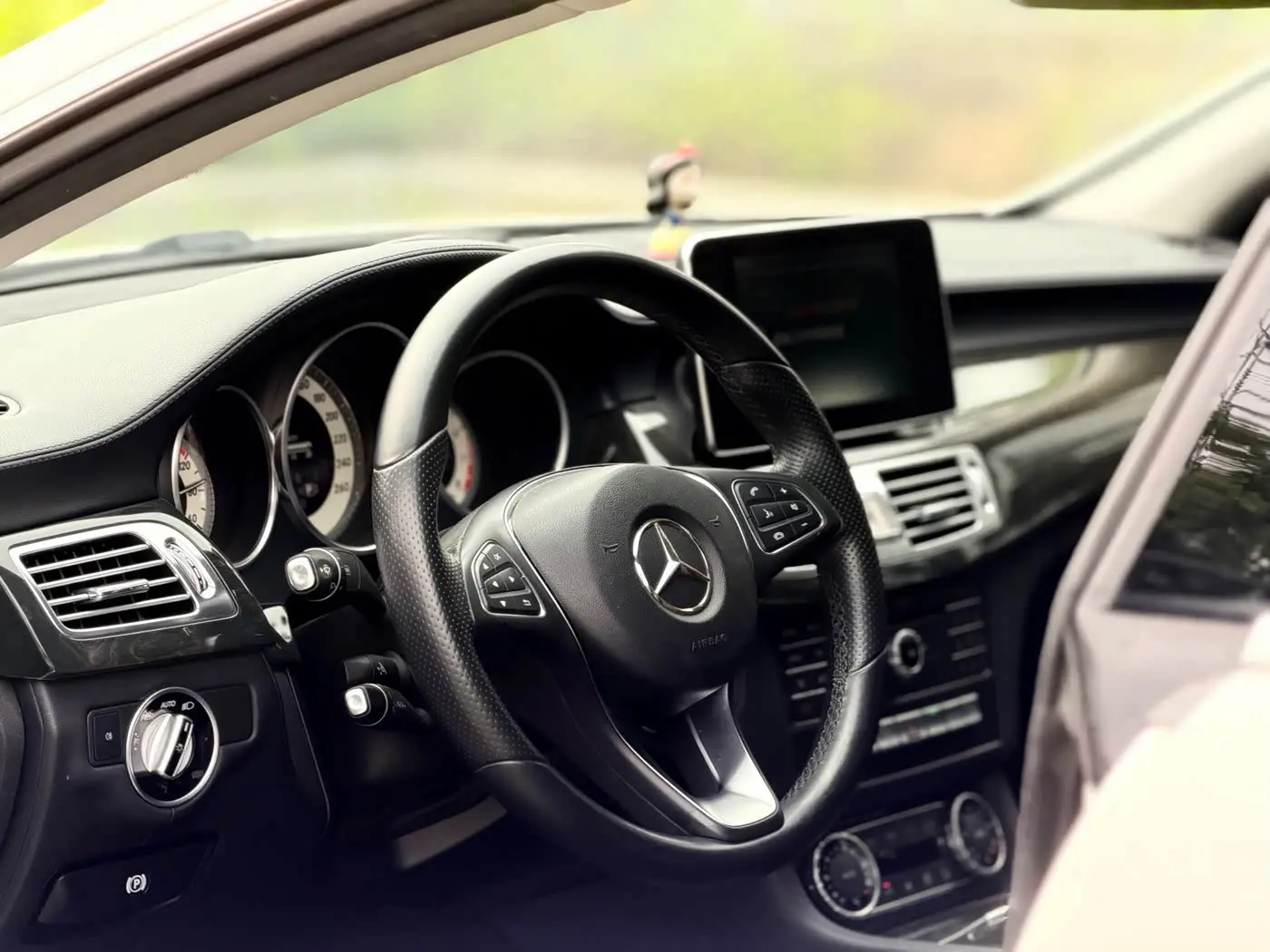 Mercedes-Benz CLS 2015 — Photo 4/20