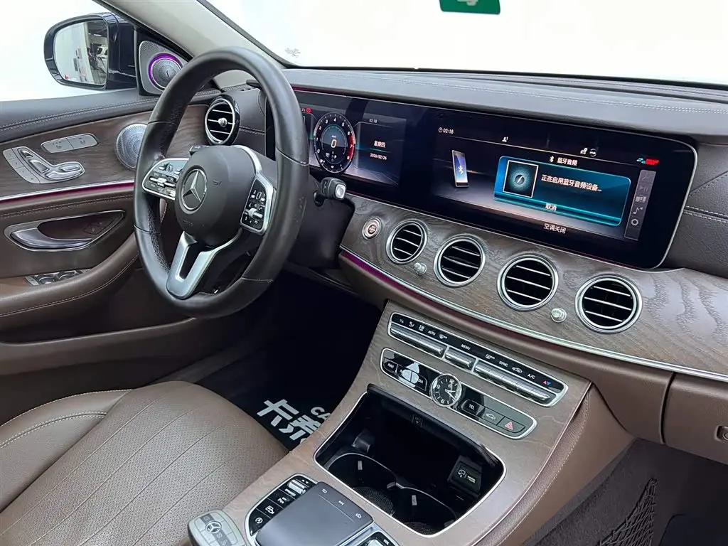 Mercedes-Benz E-Class 2020 — Photo 19/20