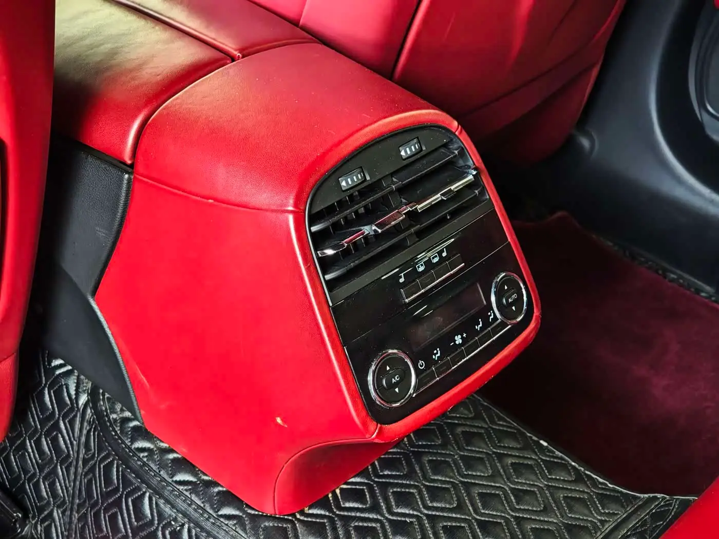 Maserati Quattroporte 2021 — ფოტო 10/20