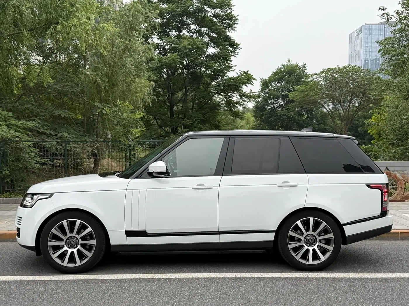 Land Rover Range Rover 2018 — Photo 4/20