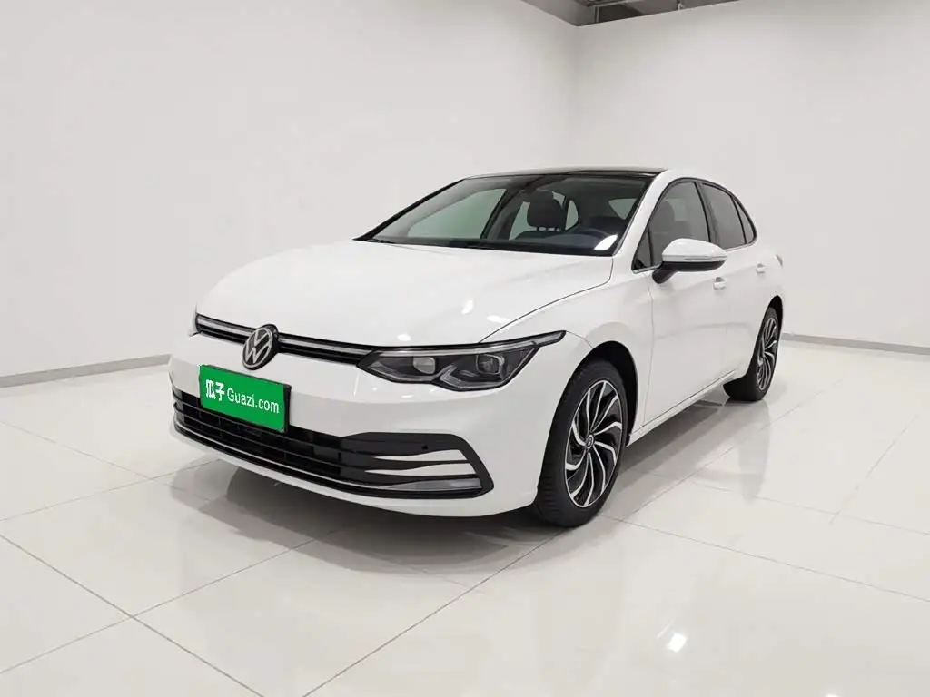 Volkswagen Golf, 2022