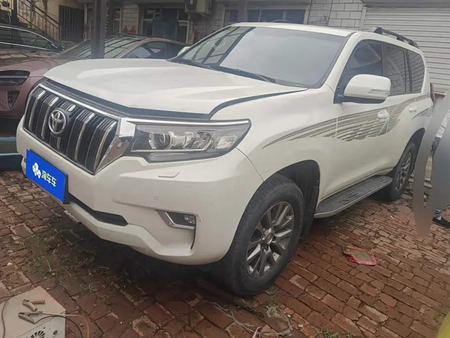 Toyota Prado 2018 — Photo 1/16
