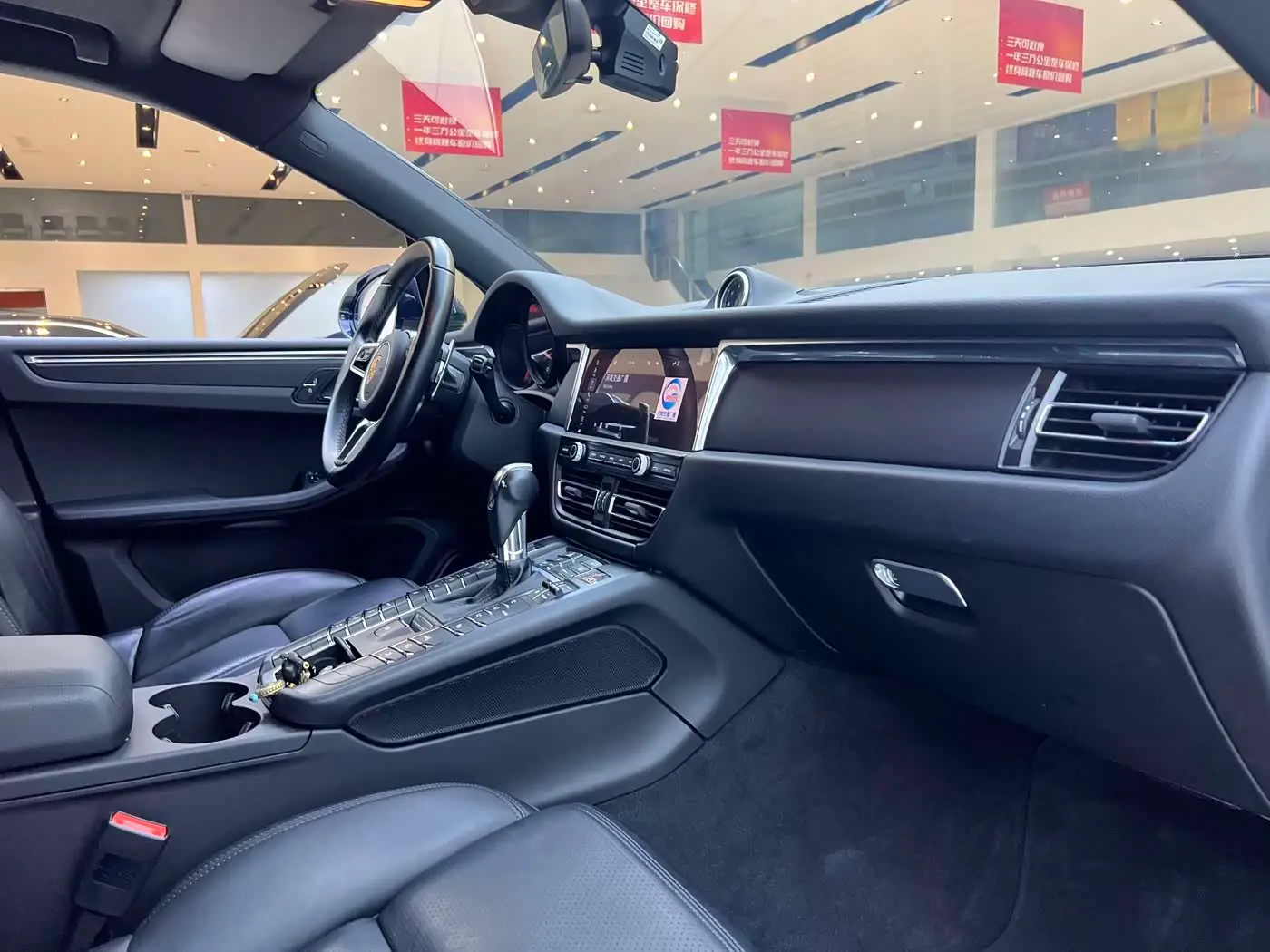 Porsche Macan 2021 — Photo 10/14