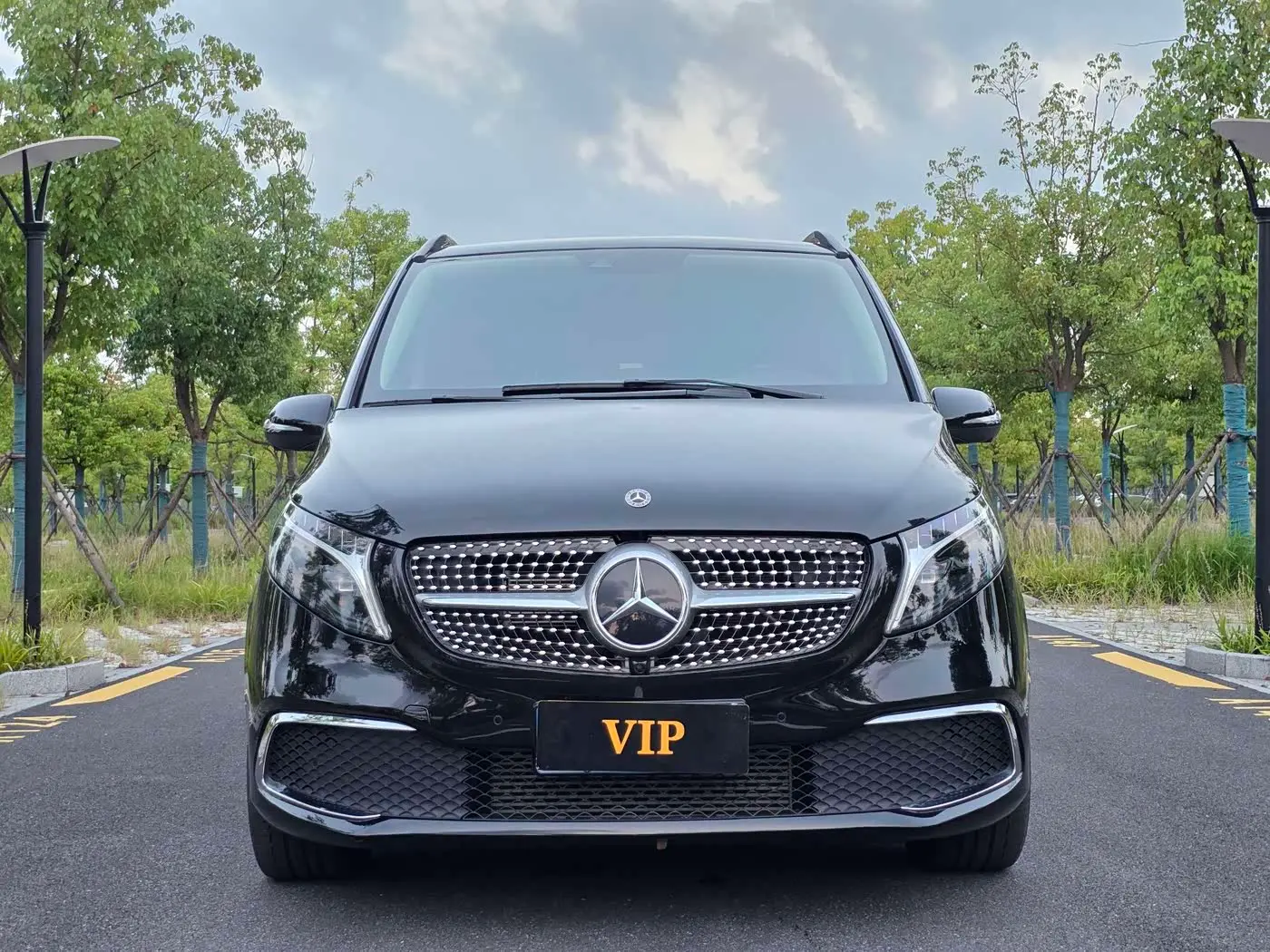 Mercedes-Benz V-Class 2023 — Photo 2/20