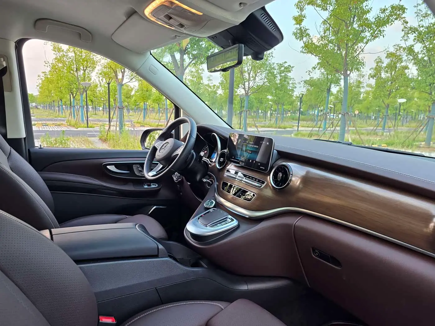Mercedes-Benz V-Class 2023 — Photo 13/20