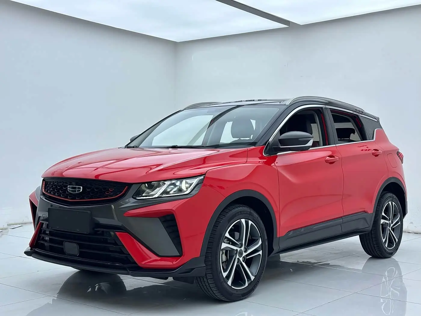 Geely Binyue 2022 — Photo 1/18