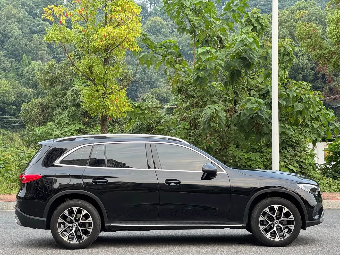 Mercedes-Benz GLC 2023 — Photo 7/17