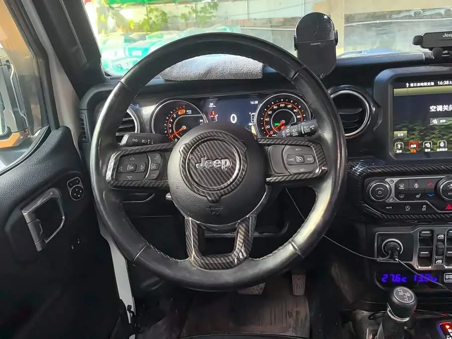 Jeep Wrangler 2022 — Фото 15/16