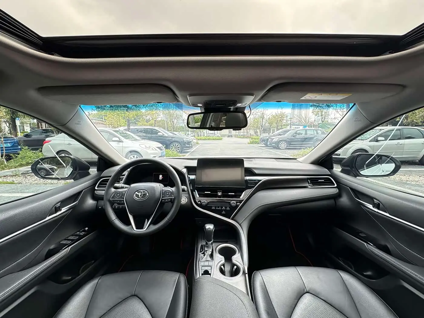 Toyota Camry 2022 — Photo 13/15