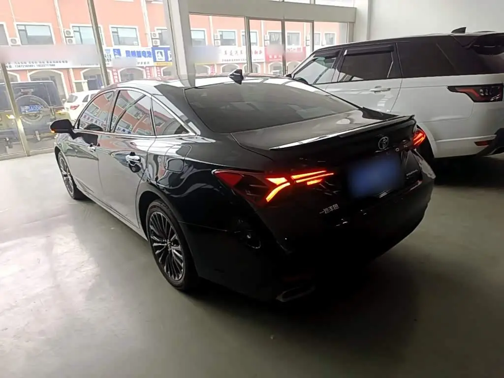 Toyota Avalon 2022 — ფოტო 5/20