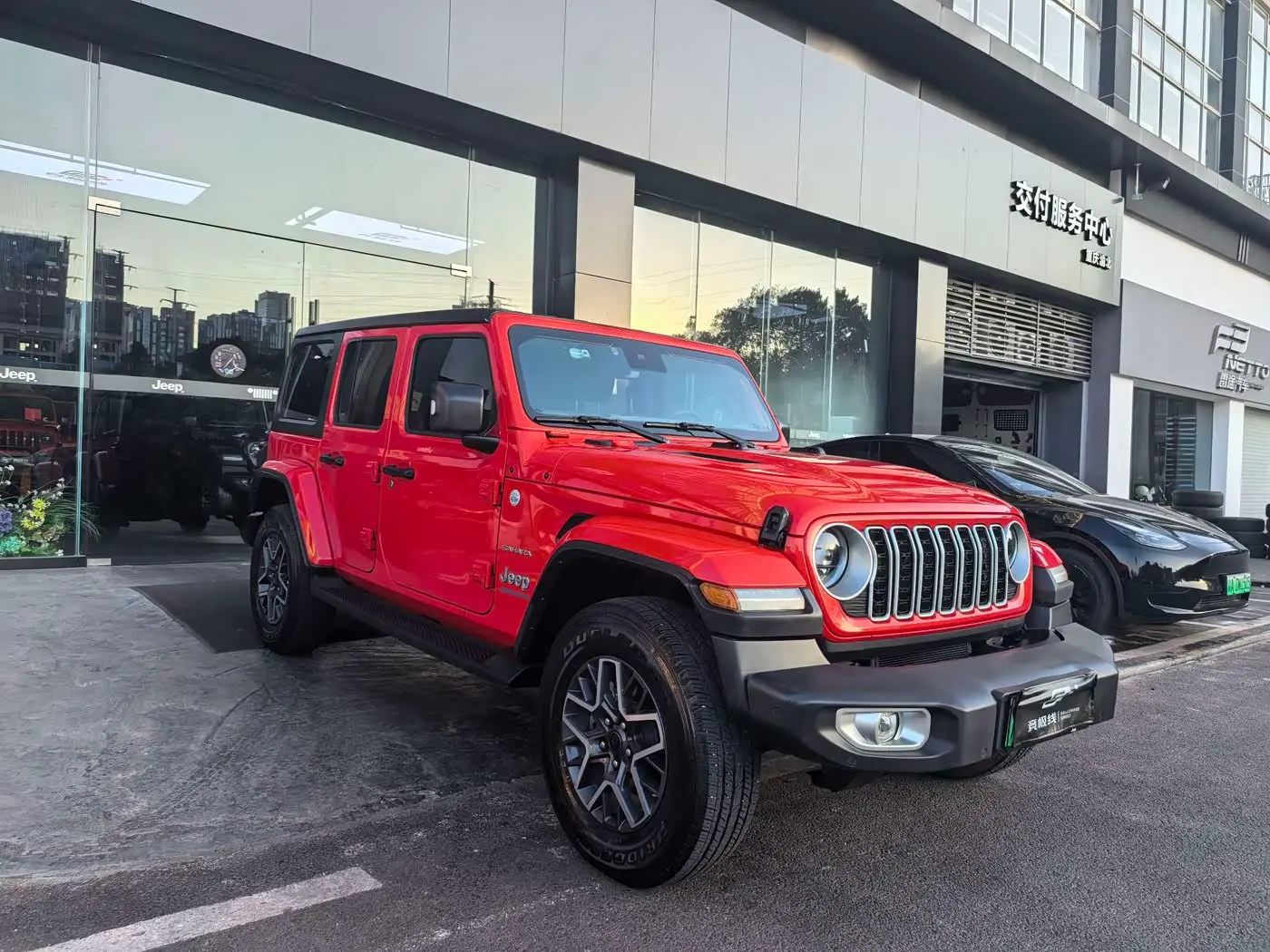 Jeep Wrangler 4xe 2025 — Фото 3/19