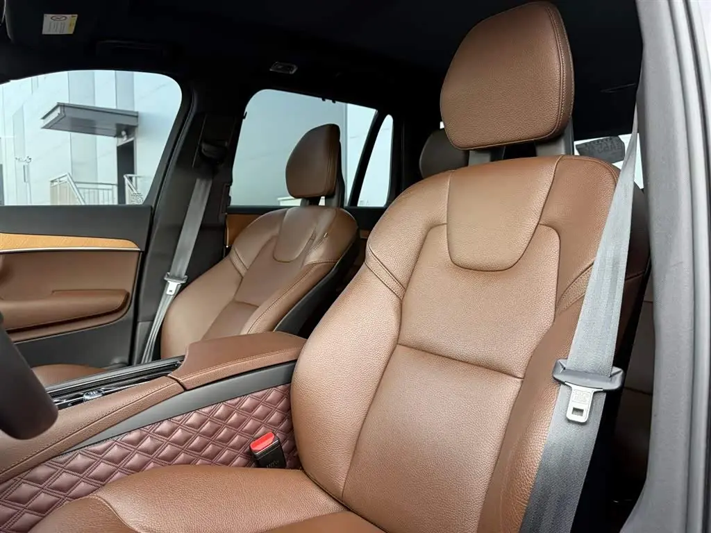 Volvo XC90 2021 — Фото 18/20