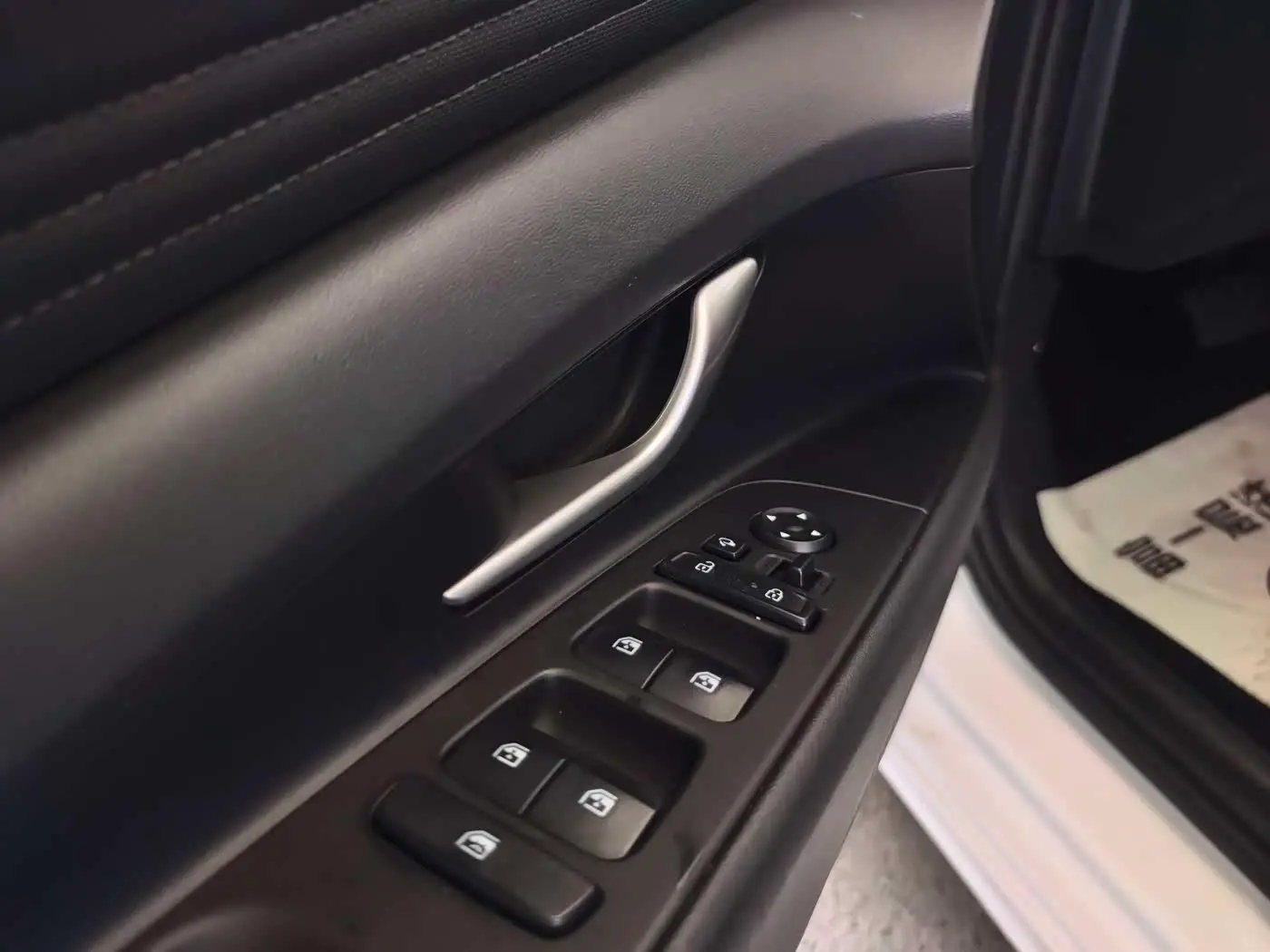 Hyundai Elantra 2023 — Photo 5/19