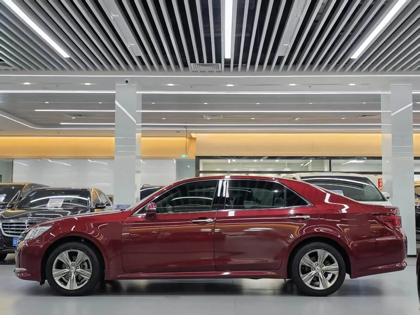 Toyota Crown 2015 — Şəkil 15/15