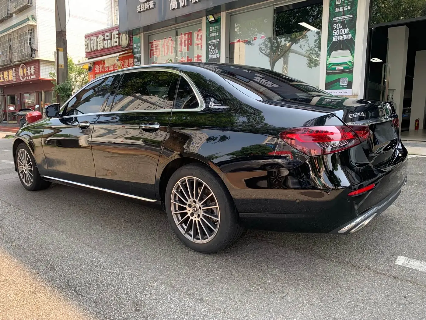 Mercedes-Benz E-Class 2023 — Photo 7/20