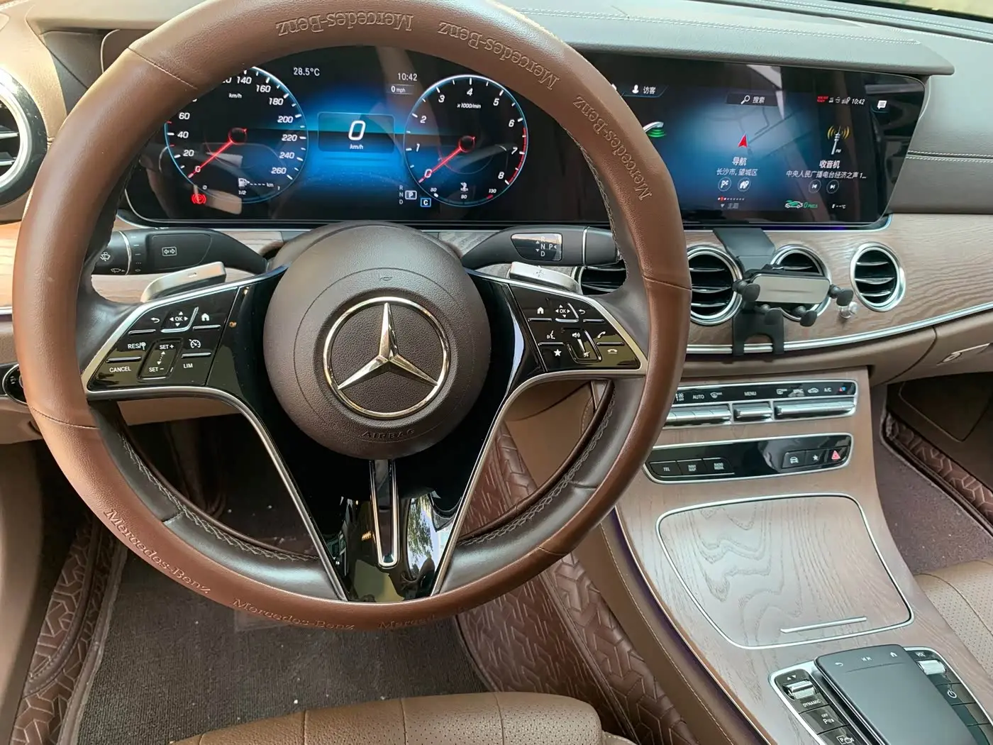 Mercedes-Benz E-Class 2023 — Photo 18/20
