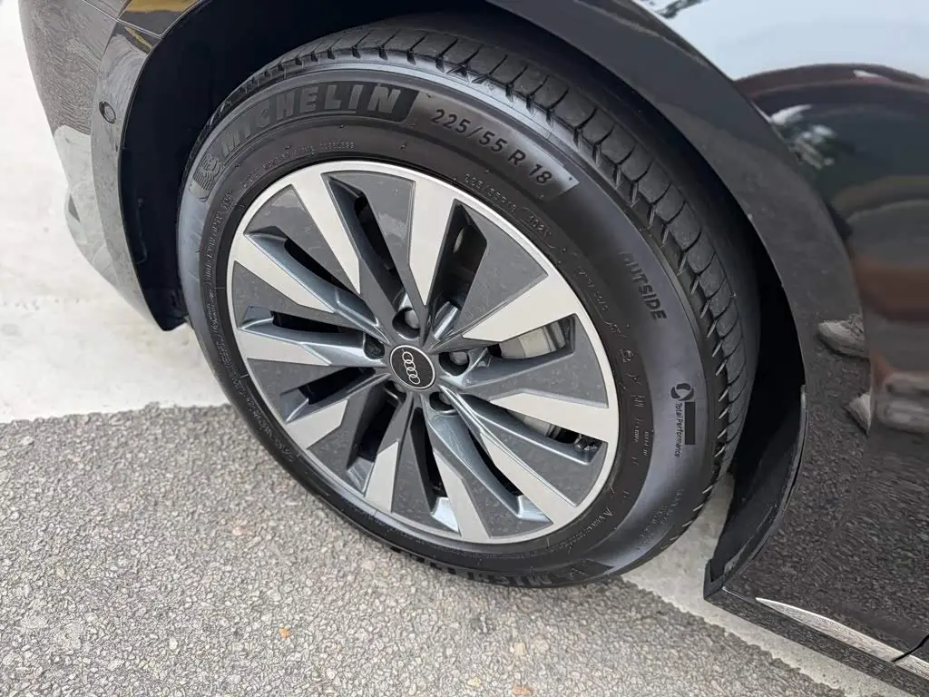 Audi A6L 2023 — Photo 9/14