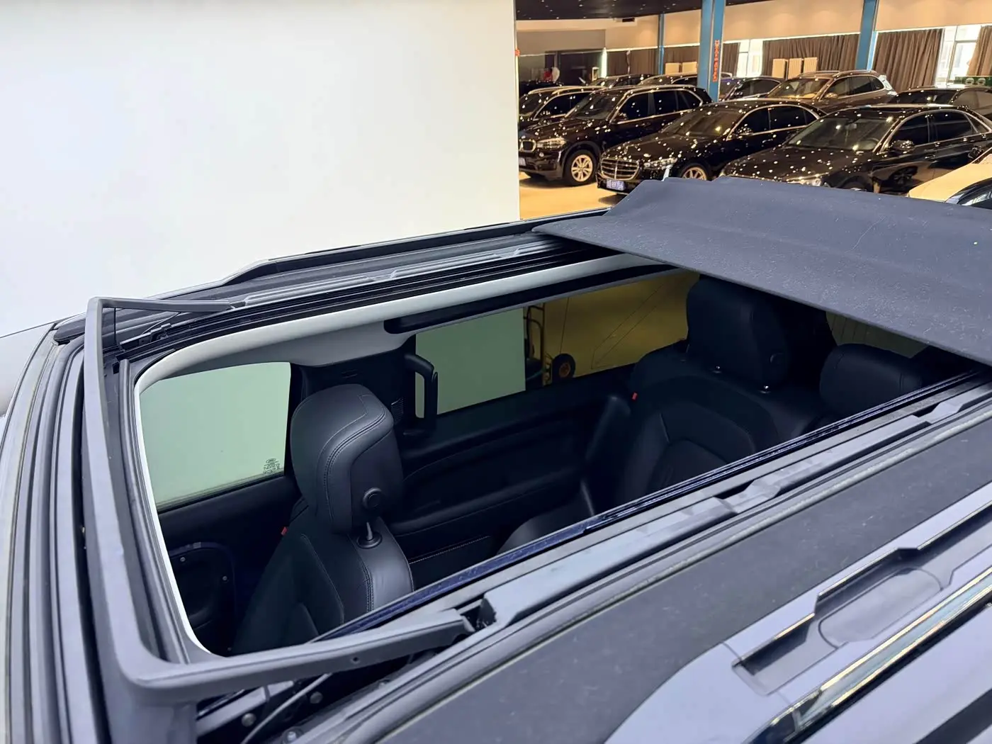 Land Rover Defender 2022 — Photo 8/19