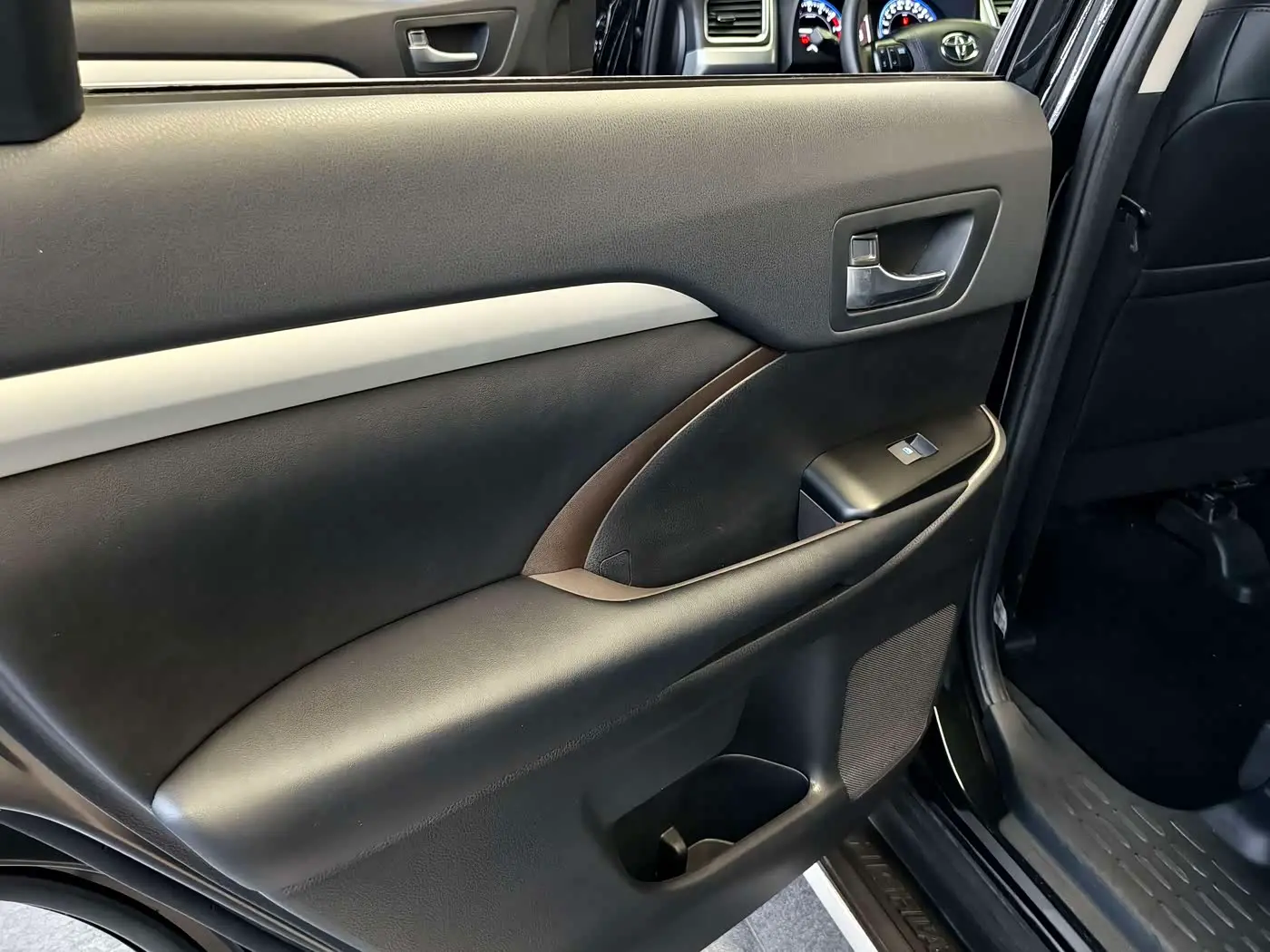Toyota Highlander 2021 — ფოტო 9/19