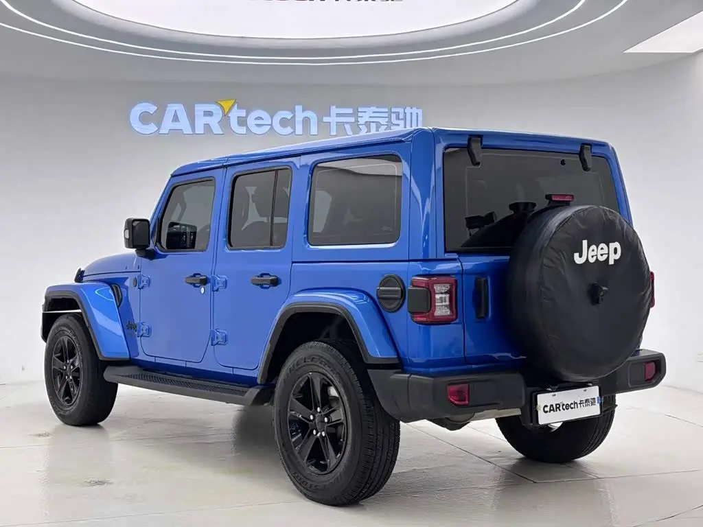 Jeep Wrangler 2023 — Фото 7/20