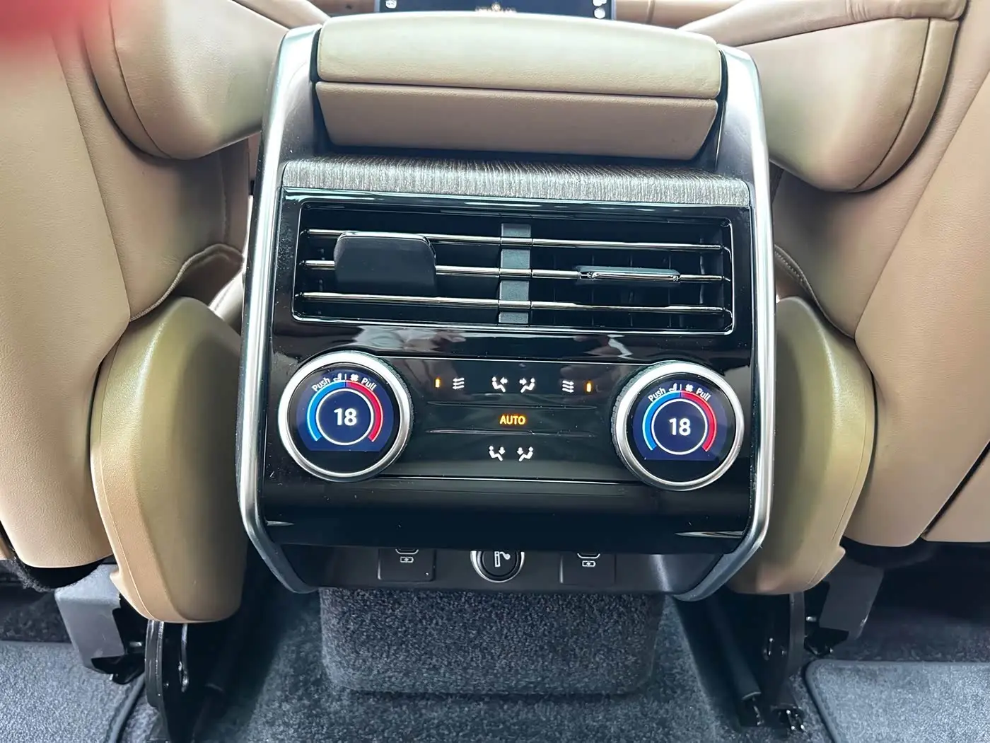 Land Rover Range Rover 2024 — Фото 16/20