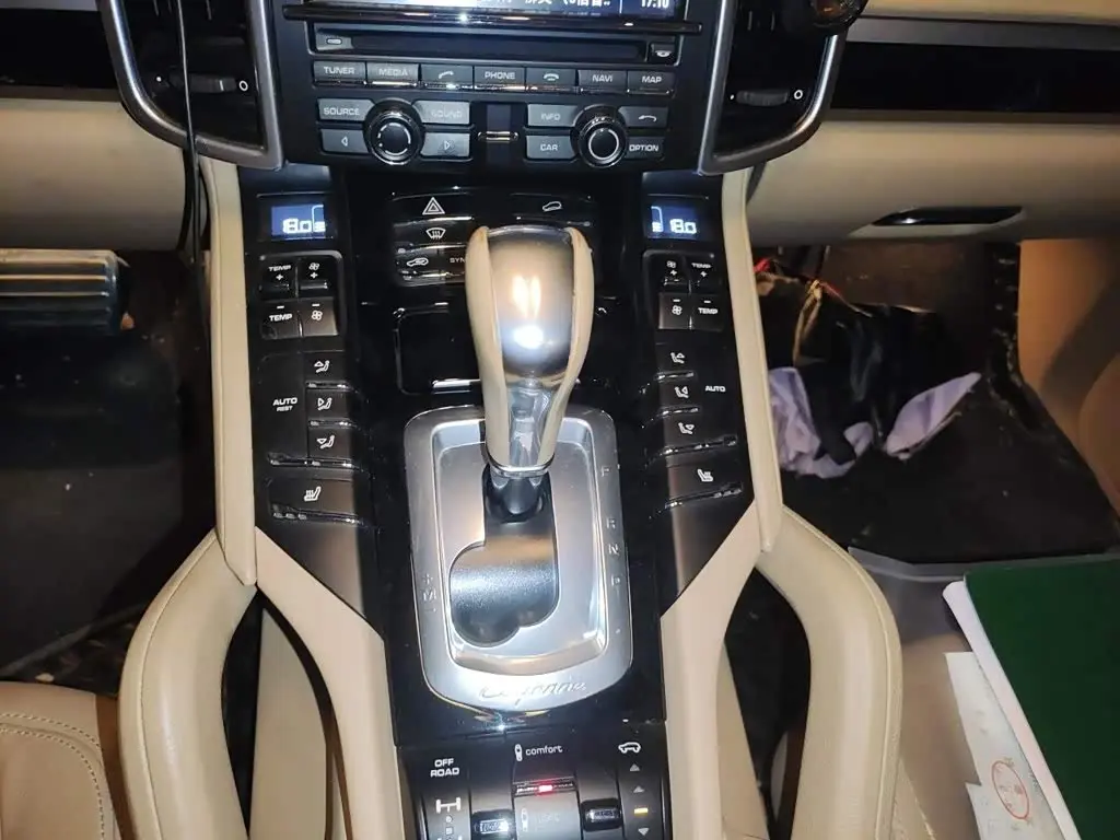 Porsche Cayenne 2015 — Фото 15/20