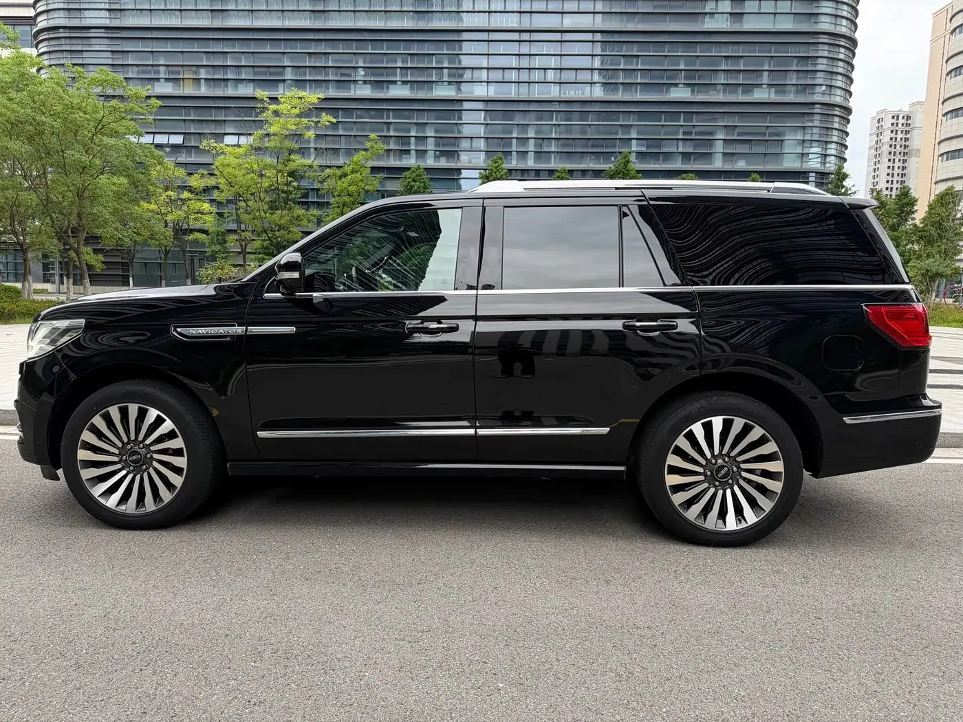 Lincoln Navigator 2022 — Şəkil 3/13