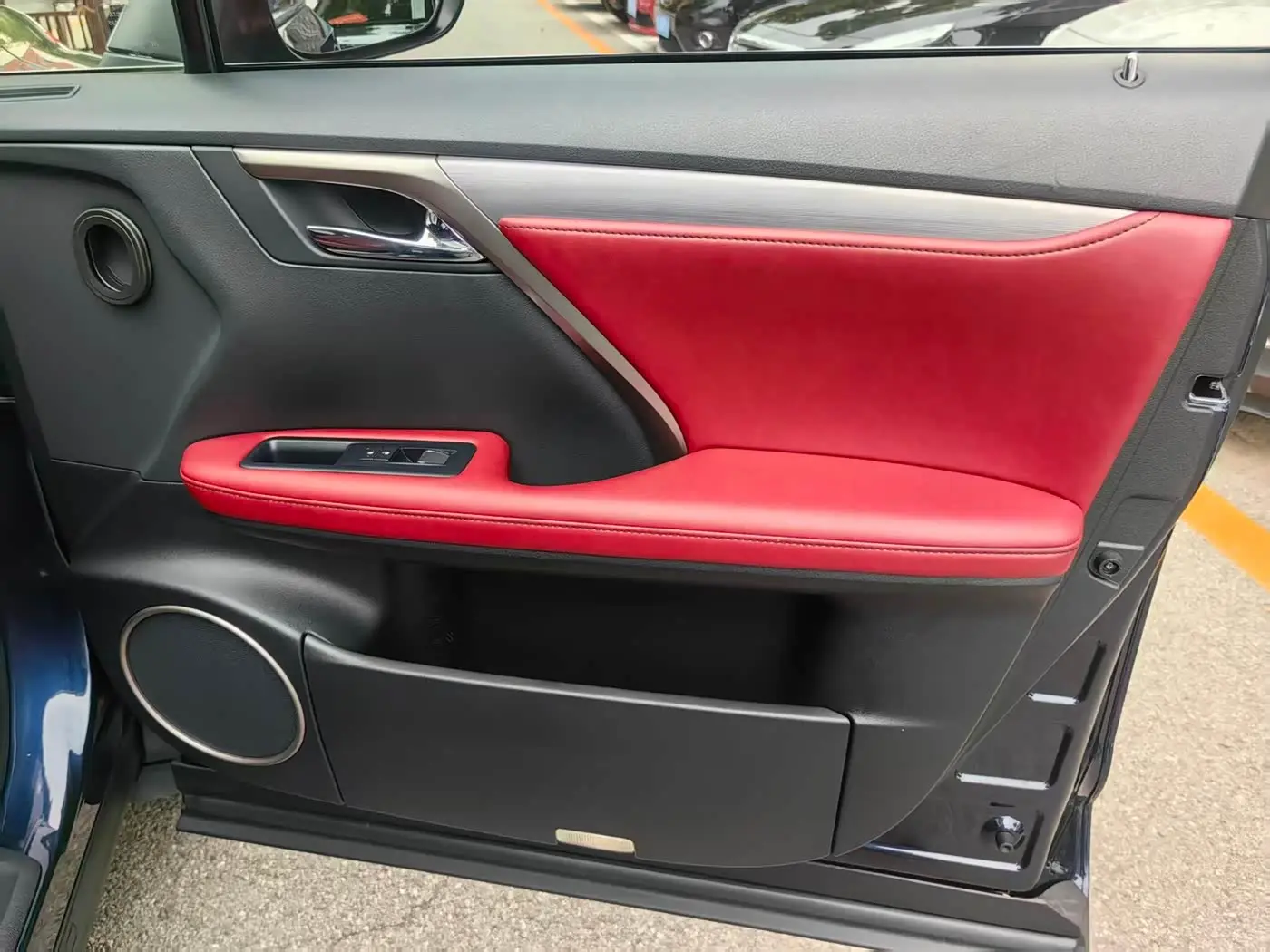 Lexus RX 2019 — Photo 9/20