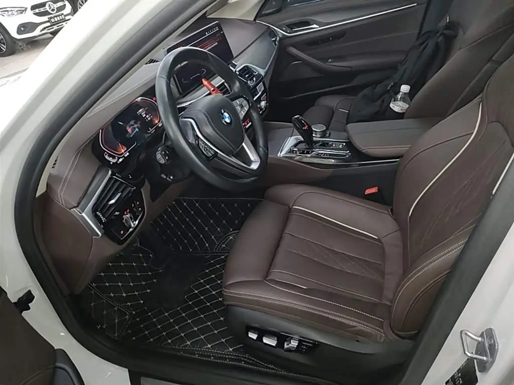 BMW 5 Series 2021 — Photo 15/20