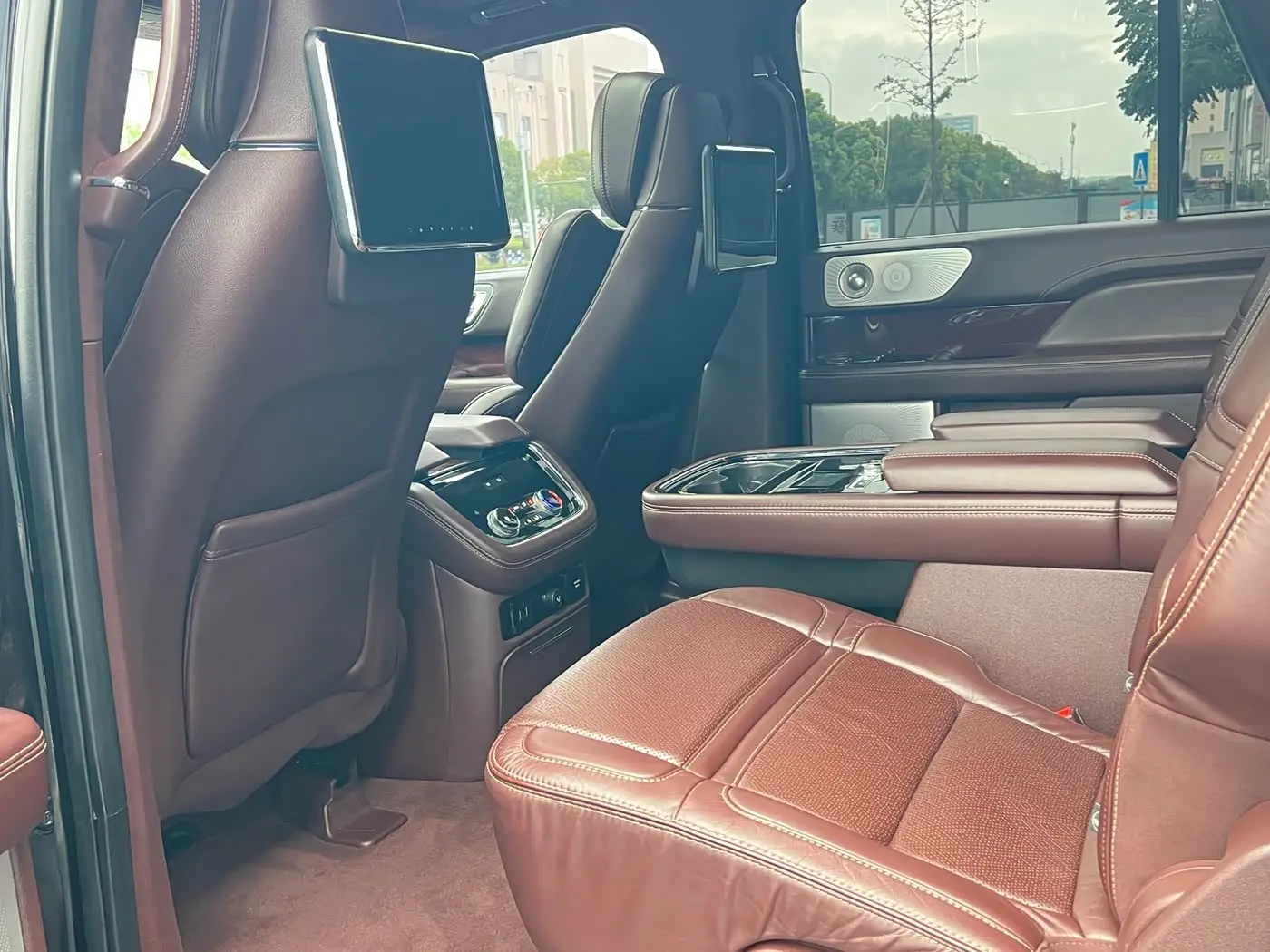 Lincoln Navigator 2020 — Şəkil 7/17