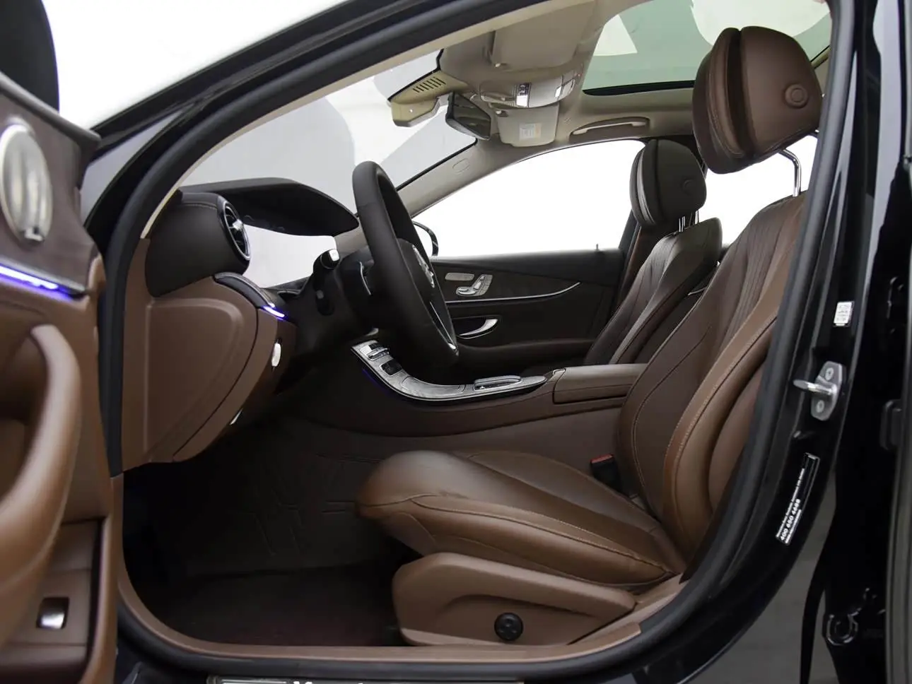 Mercedes-Benz E-Class 2022 — Фото 14/16