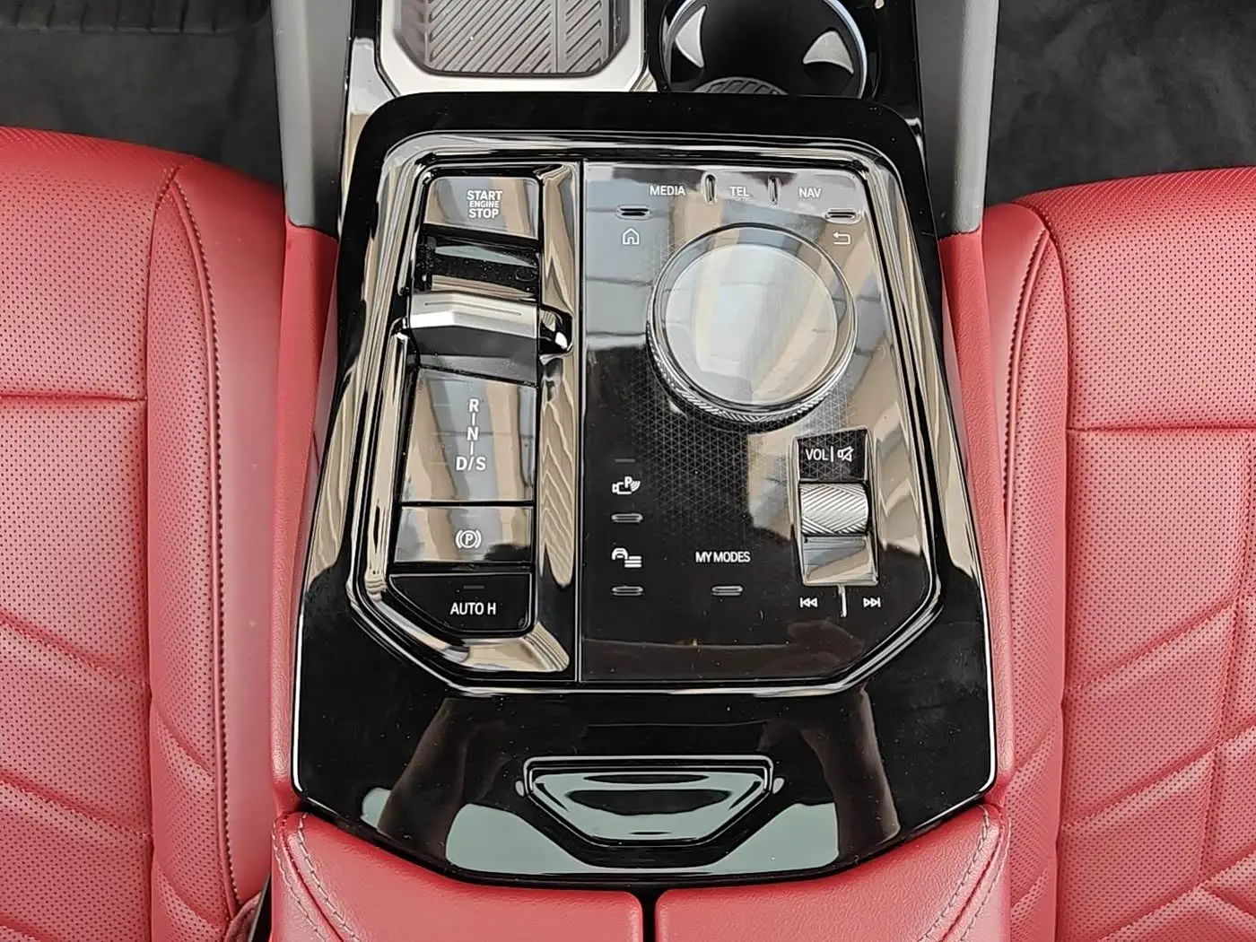 BMW 5 Series 2025 — Photo 13/15