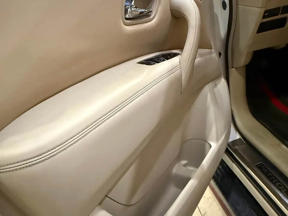 Nissan Patrol 2017 — ფოტო 10/20