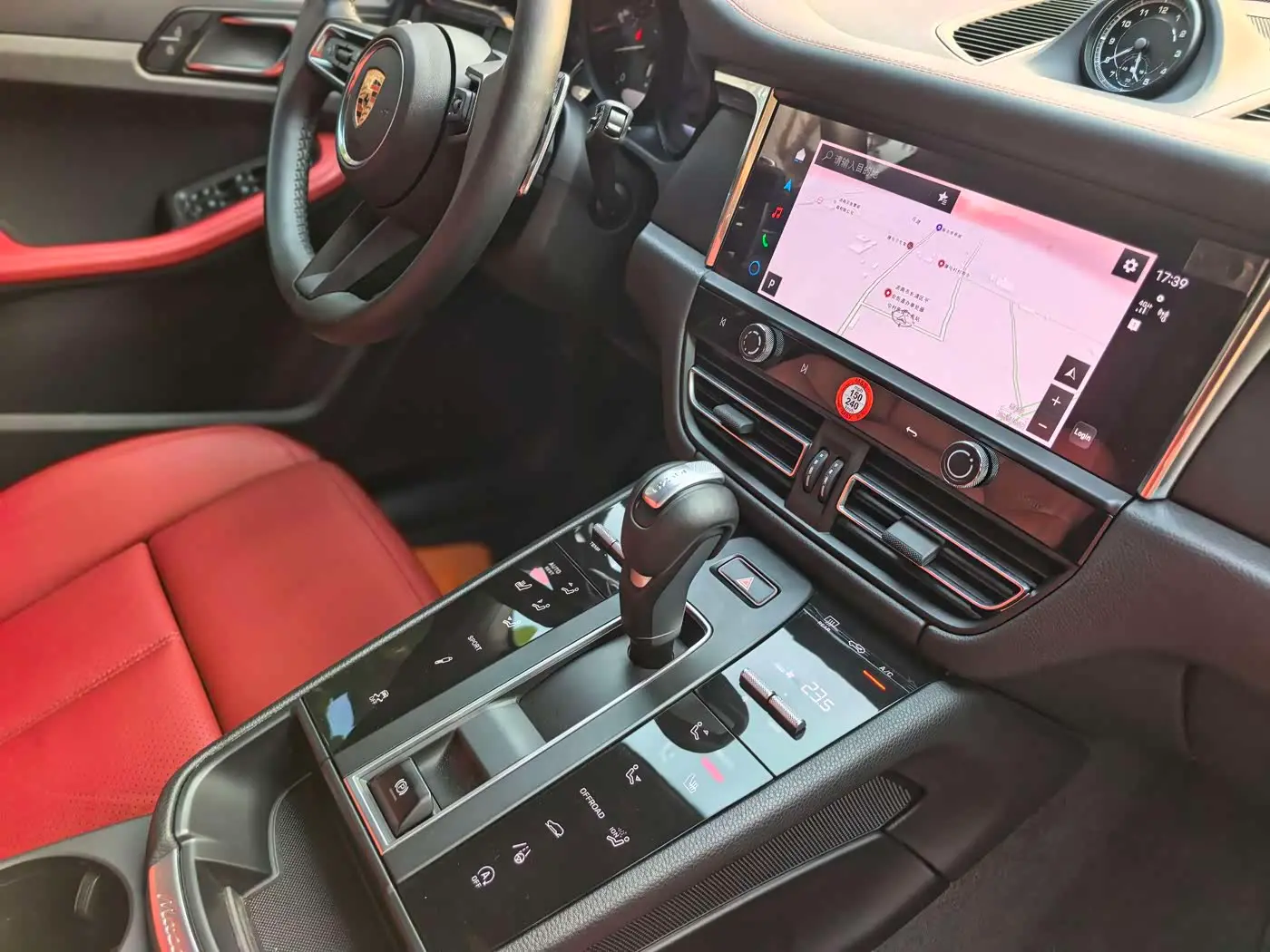Porsche Macan 2024 — Photo 8/14