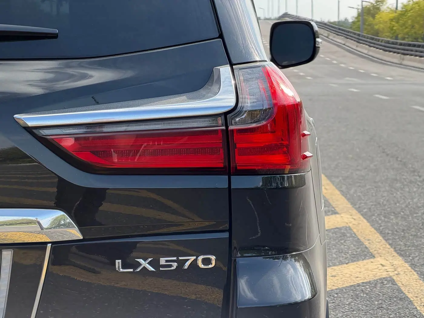Lexus LX 2018 — Фото 6/19